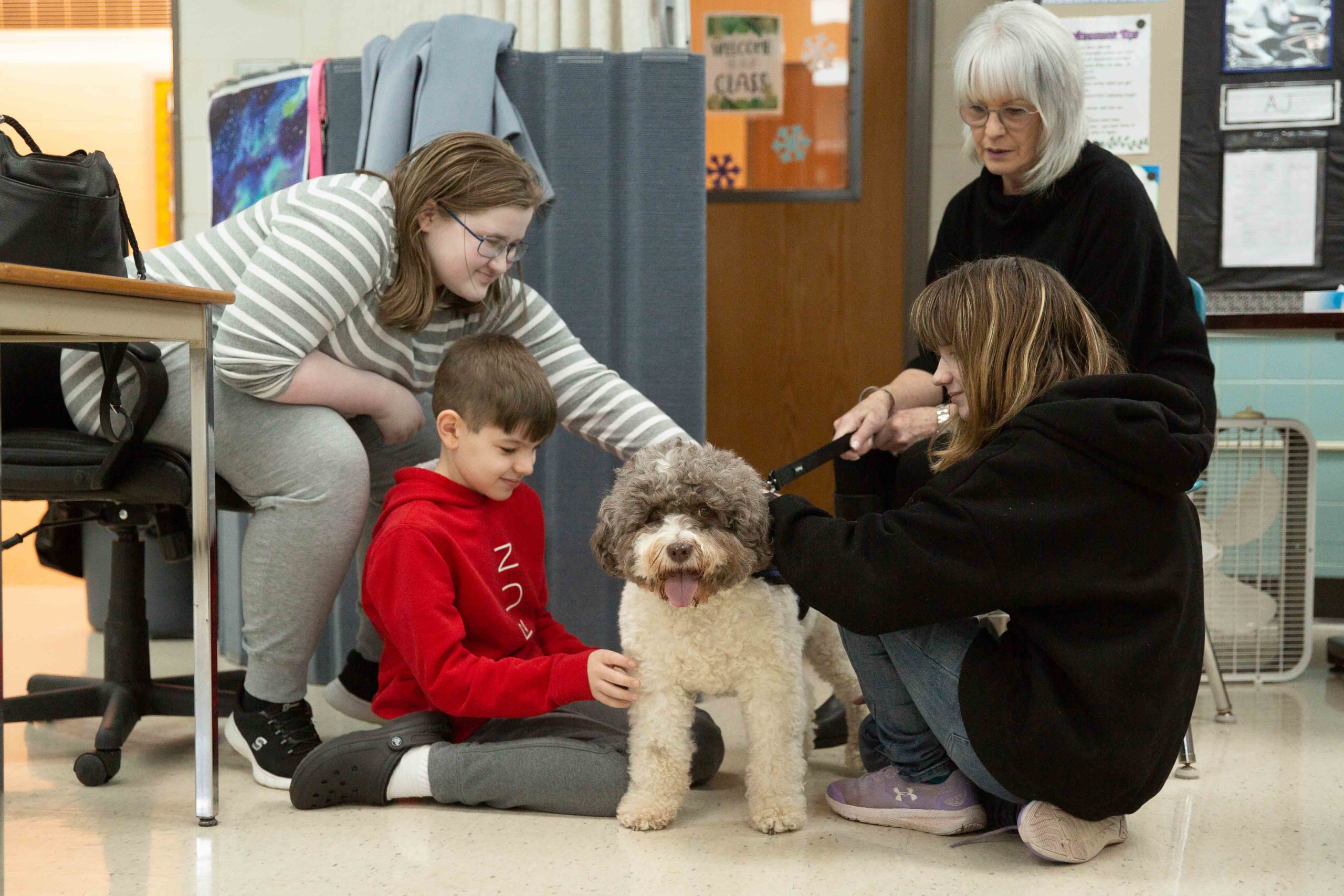 students pet therapy dog